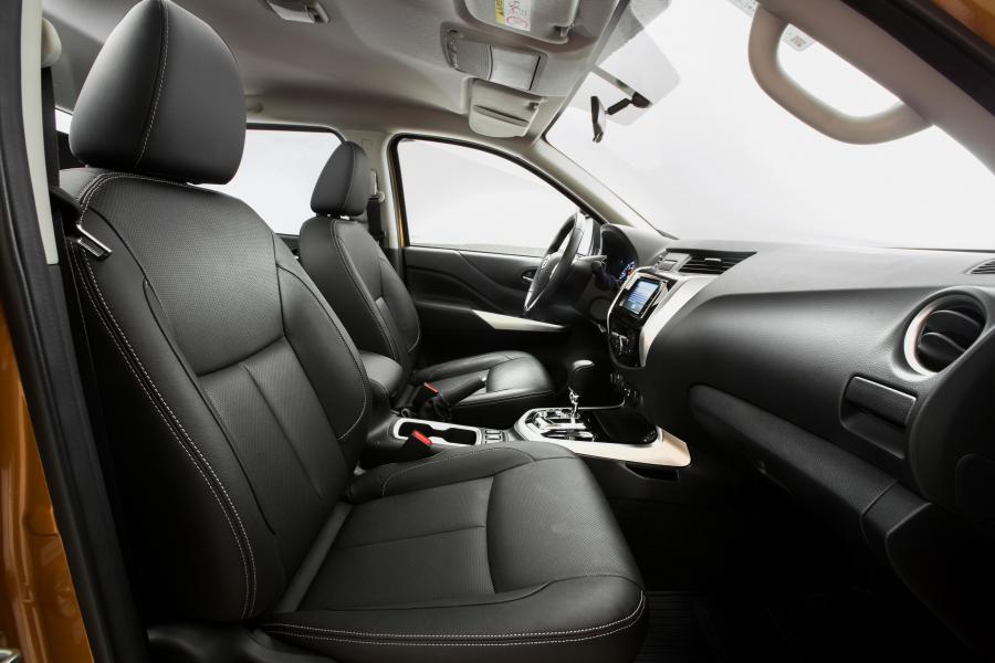 Интерьер Nissan Frontier Double Cab 2016 года  (BR) (фото 20 из 40)